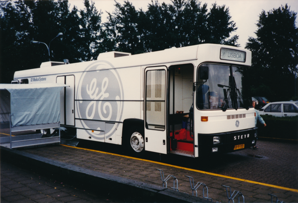 Bekijk detail van "HV36165: Demonstratie mobiele CT-scan <span class="highlight">5</span> Ropcke Zweers Ziekenhuis"