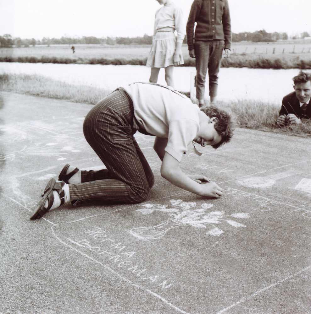 Bekijk detail van "HV35333: Herma Brugman tijdens vankantiespel."