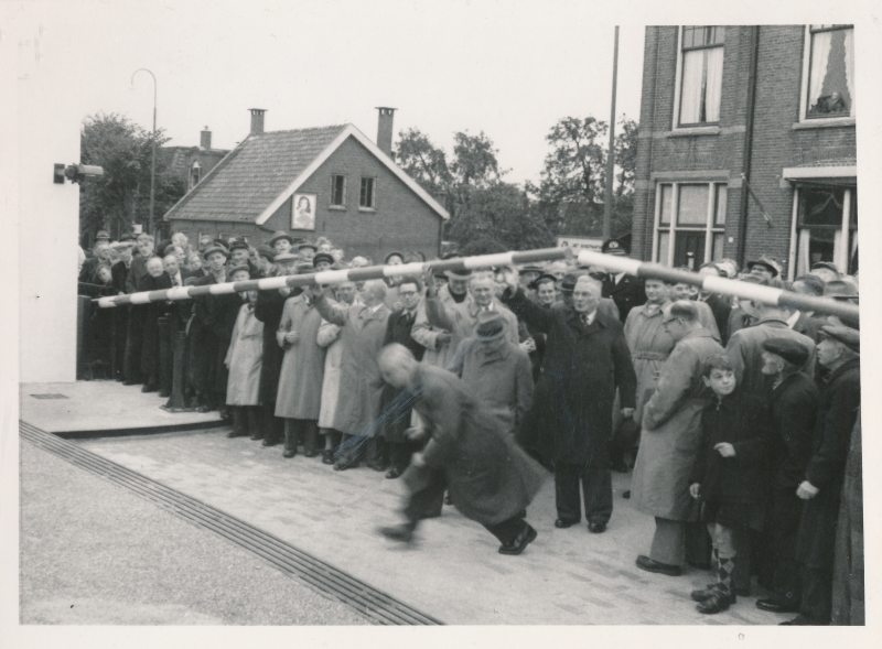 Bekijk detail van "Brug Egbert Gorterstraat"