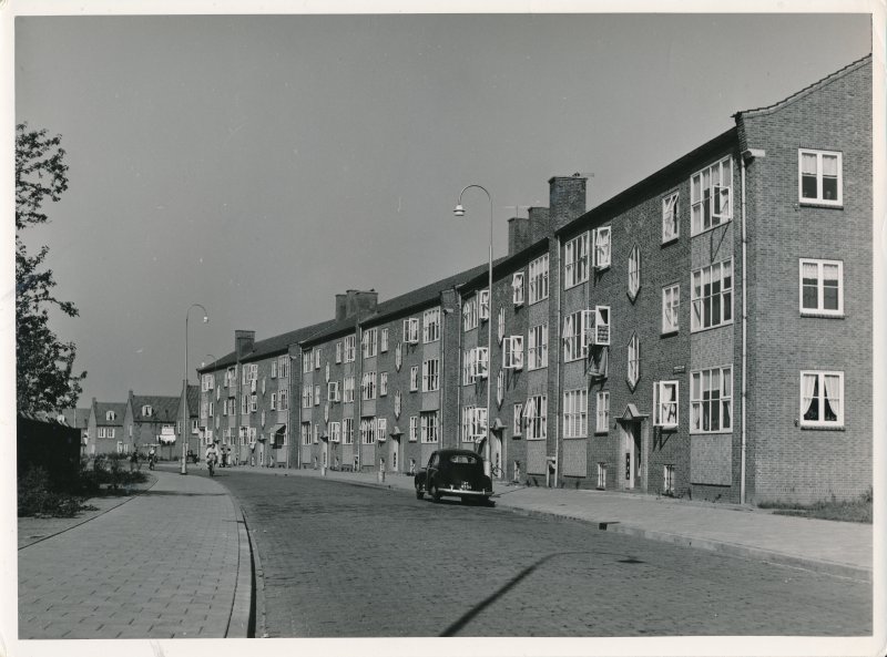 Bekijk detail van "Flats Thorbeckelaan"