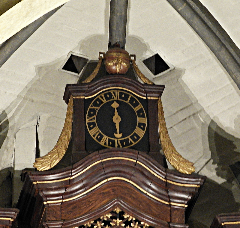 Bekijk detail van "Uurwerk op de top van  het orgel in de r.-k. <span class="highlight">Kerk</span> Ootmarsum."