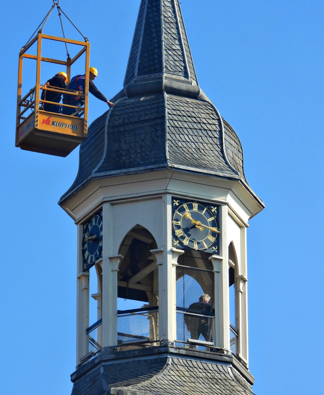Bekijk detail van "Onderhoud aan de toren van de r.-k. kerk HH Simon en Judas."