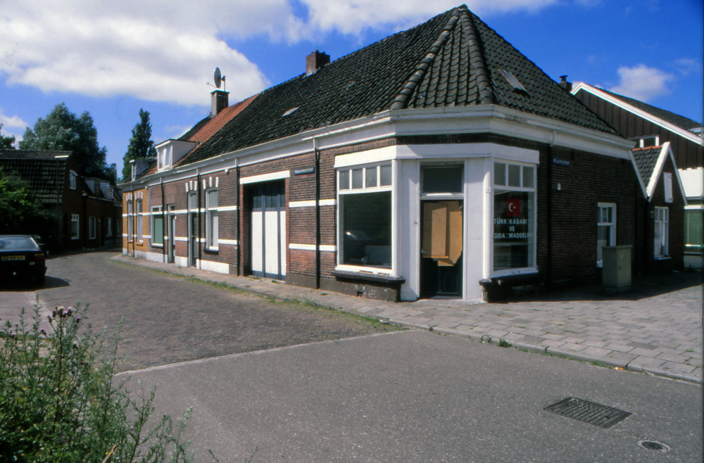 Bekijk detail van "Woningen Poulinkdwarsstraat"