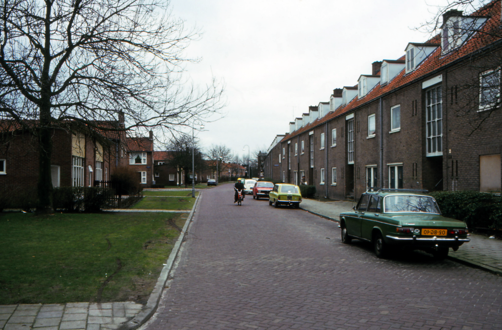 Bekijk detail van "Woningen Troelstralaan"