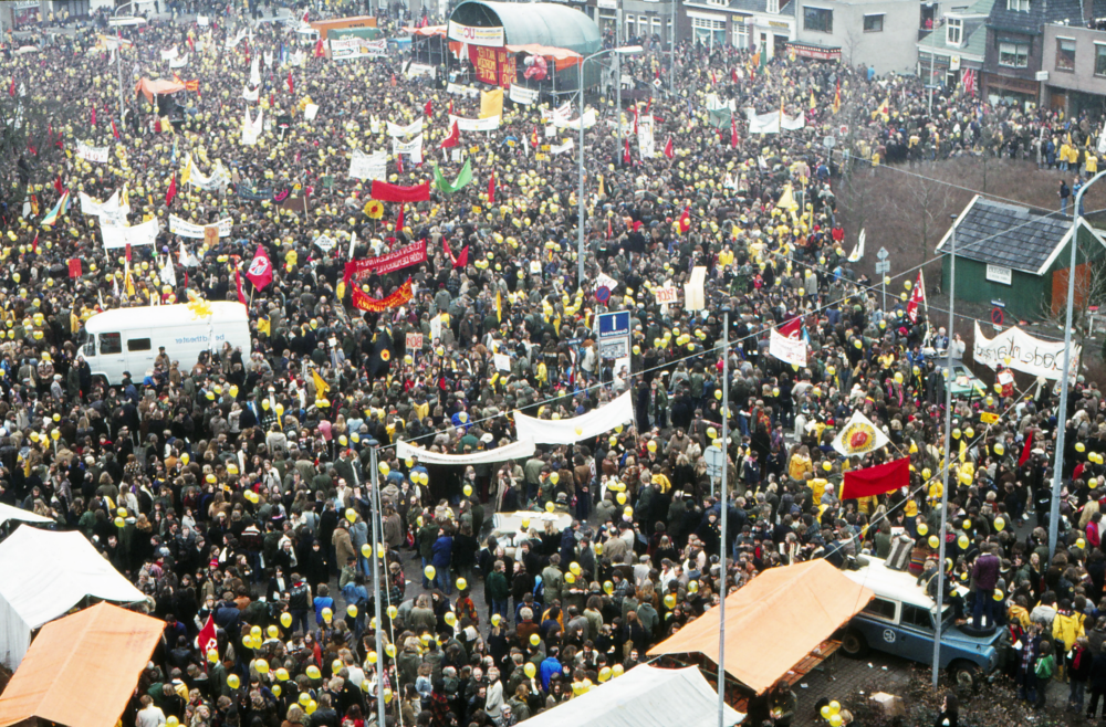 Bekijk detail van "Demonstratie tegen uitbreiding van Urenco Nederland (UCN)"