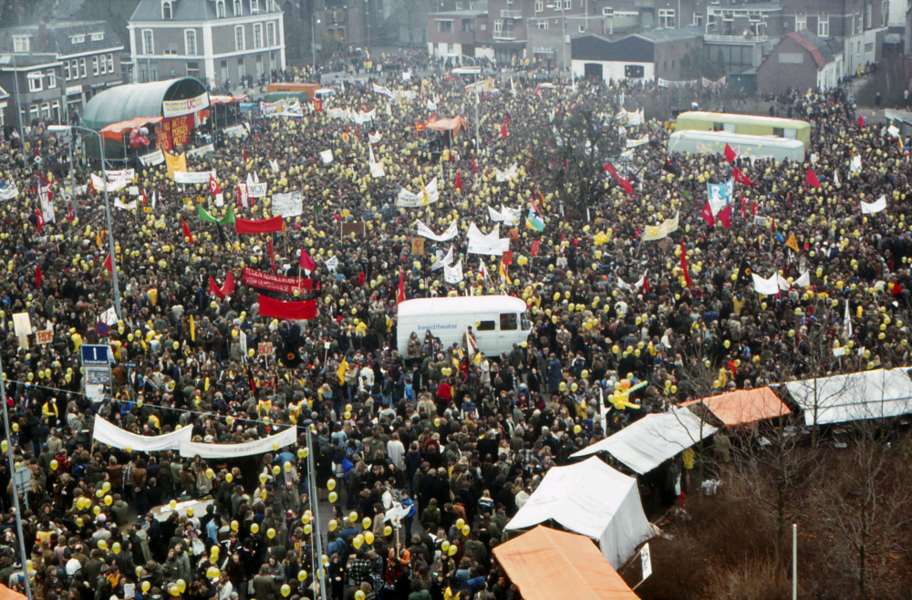 Bekijk detail van "Demonstratie tegen uitbreiding van Urenco Nederland (UCN)"