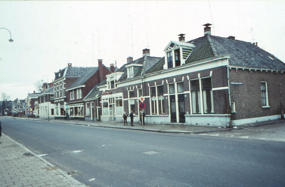 Bekijk detail van "Winkeliers Wierdensestraat"