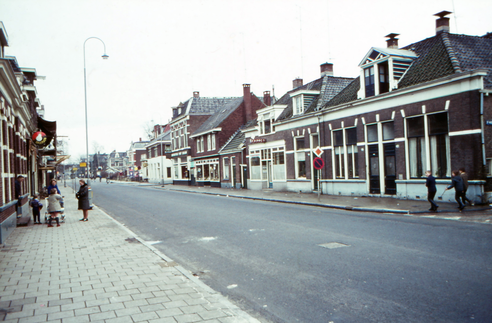 Bekijk detail van "Winkeliers Wierdensestraat"