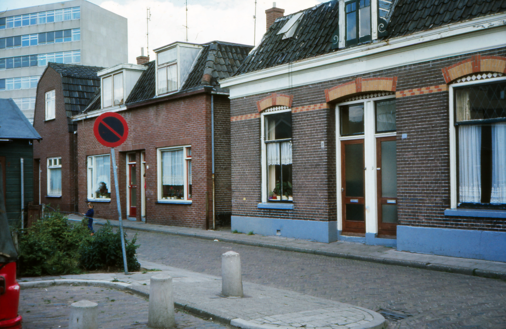 Bekijk detail van "Woningen Poulinkdwarsstraat"
