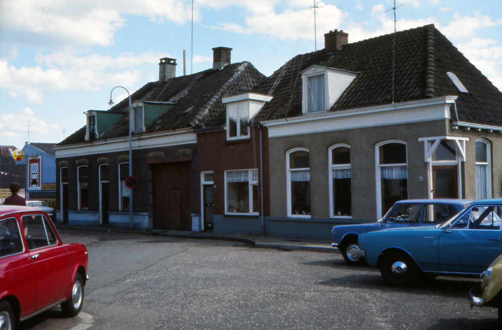 Bekijk detail van "Woningen Poulinkstraat"