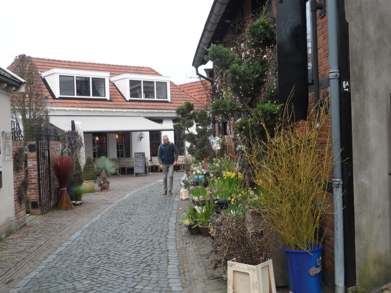 Bekijk detail van "De Gasthuisstraat is een gezellig klein <span class="highlight">straatje</span> in Ootmarsum."