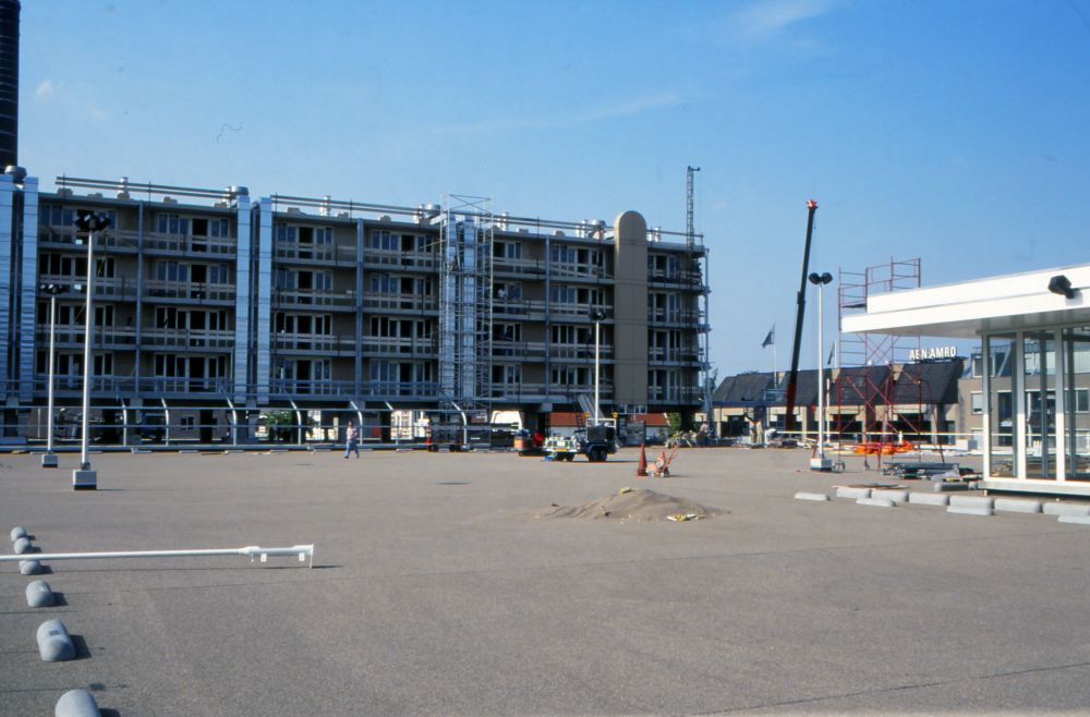 Bekijk detail van "Albert Heijn en de parkeergarage <span class="highlight">Havenpassage</span>"