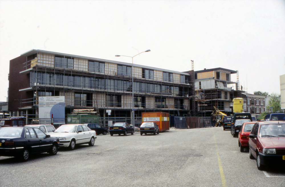 Bekijk detail van "Flatwoningen Maisonnettes"