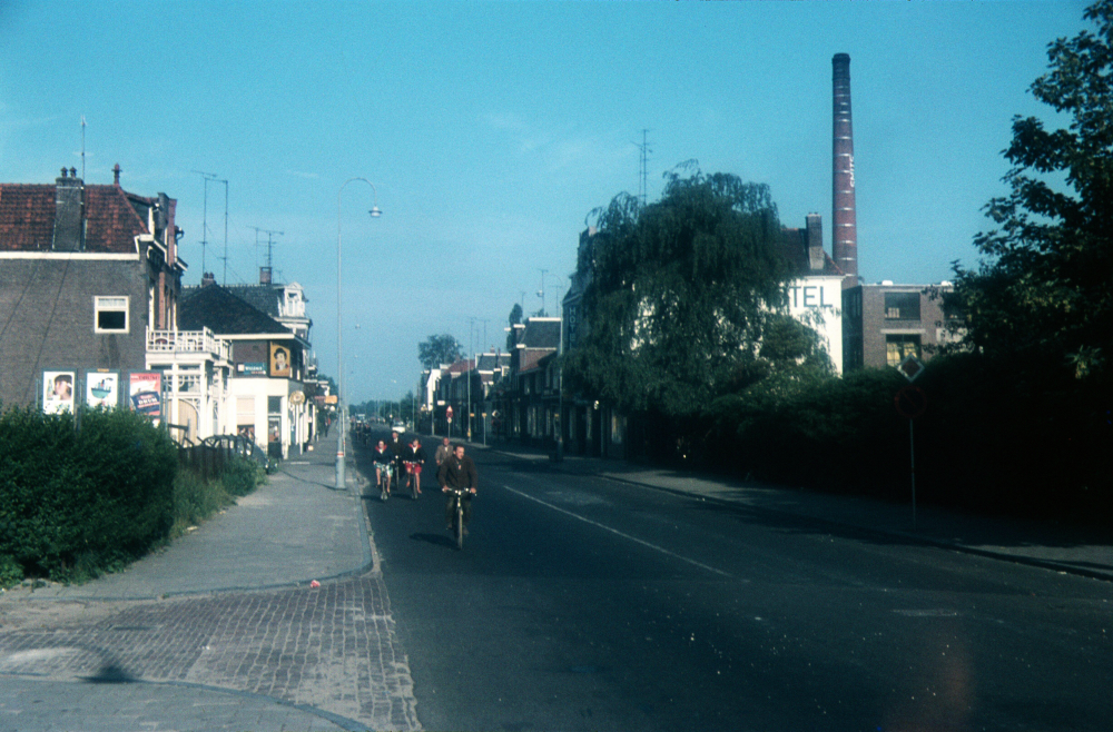 Bekijk detail van "Winkeliers Wierdensestraat"