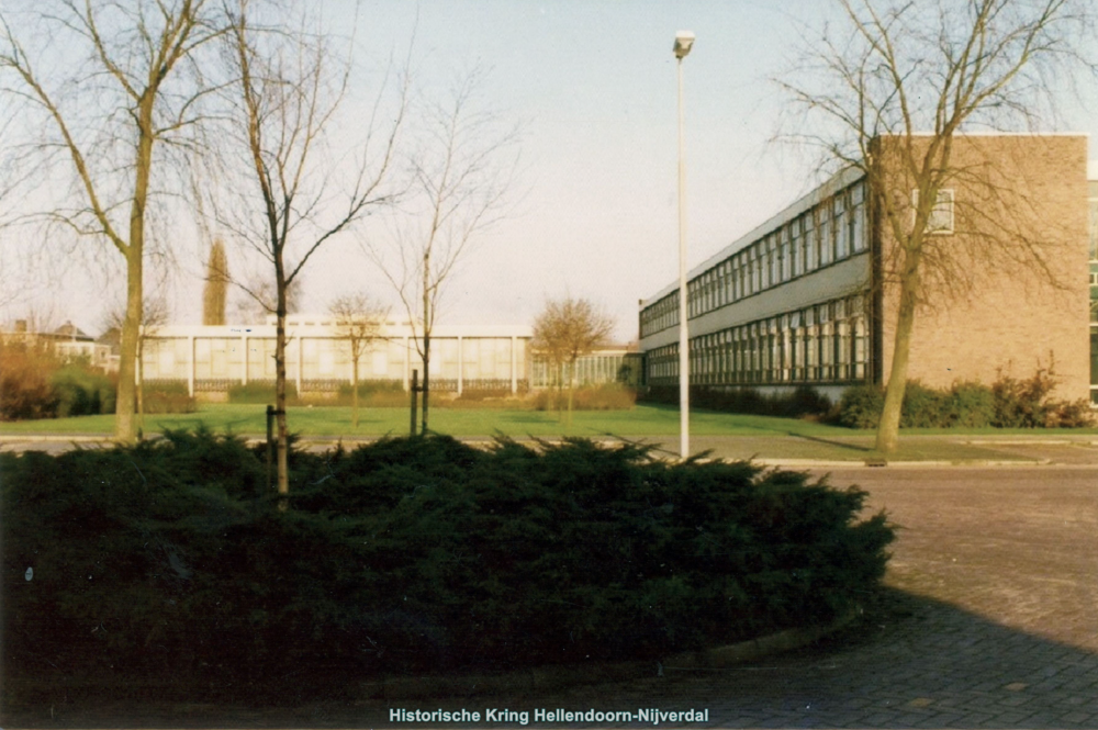 Bekijk detail van "Raadhuis begin zeventiger jaren"