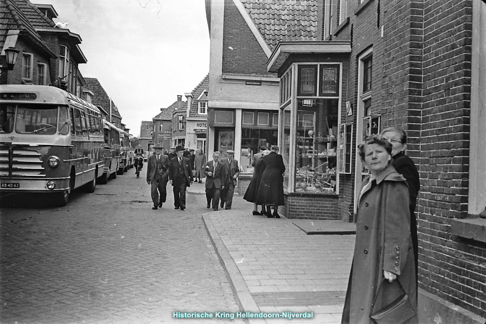 Bekijk detail van "K.S.W. bejaardenreis 1957"