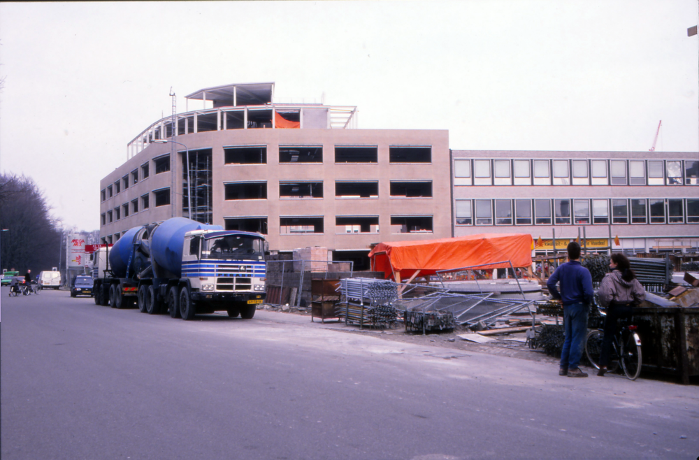 Bekijk detail van "Winkel- en wooncomplex de Hagenborgh"