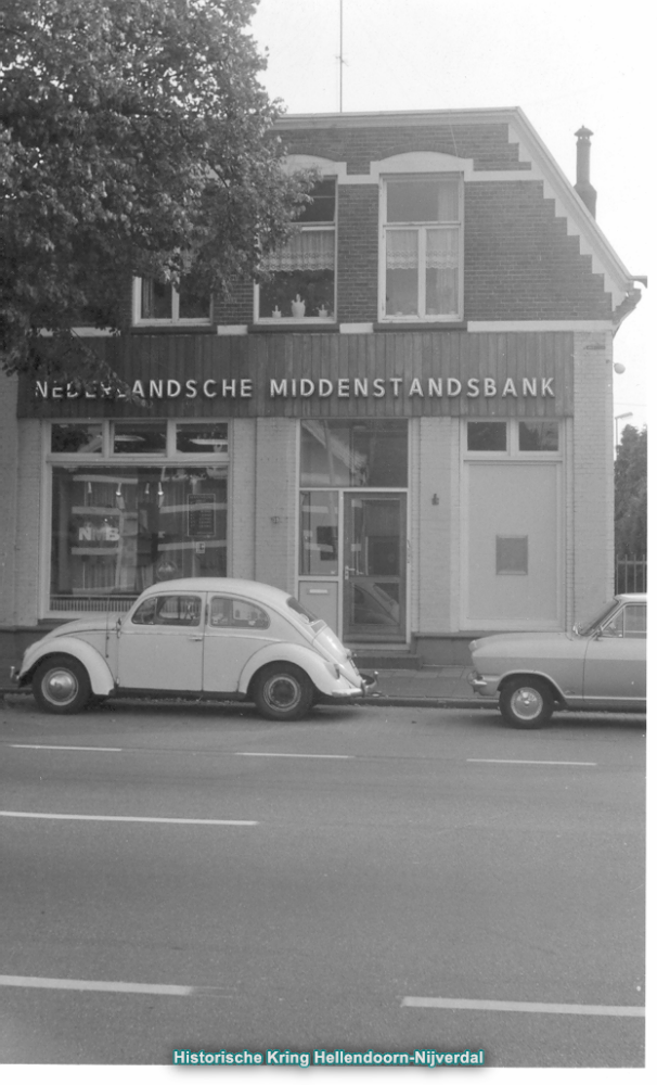 Bekijk detail van "Nederlandse Middenstandsbank (NMB) aan de Grotestraat Oost."