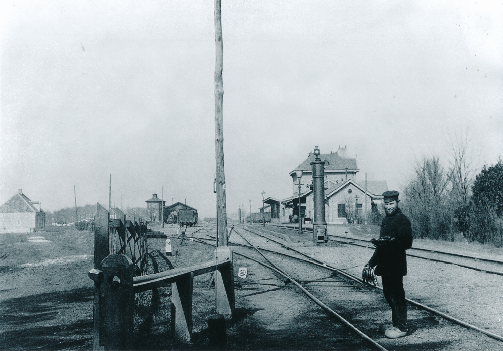 Bekijk detail van "Spoorwegovergang Wierdensestraat"