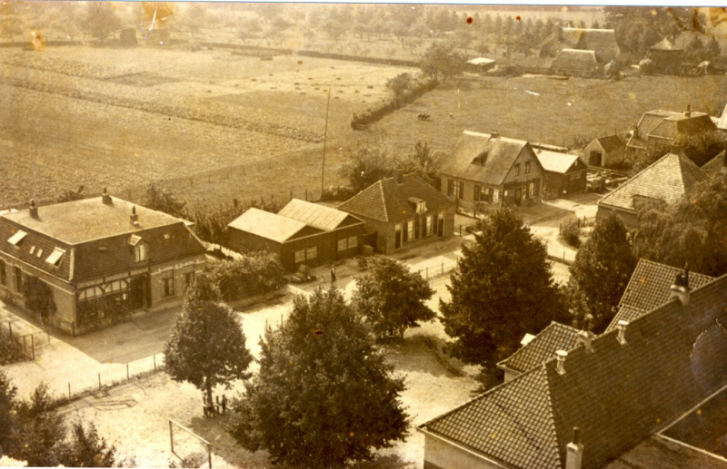 Bekijk detail van "Overzichtsfoto Boskamp, genomen vanaf de kerktoren, 1930"