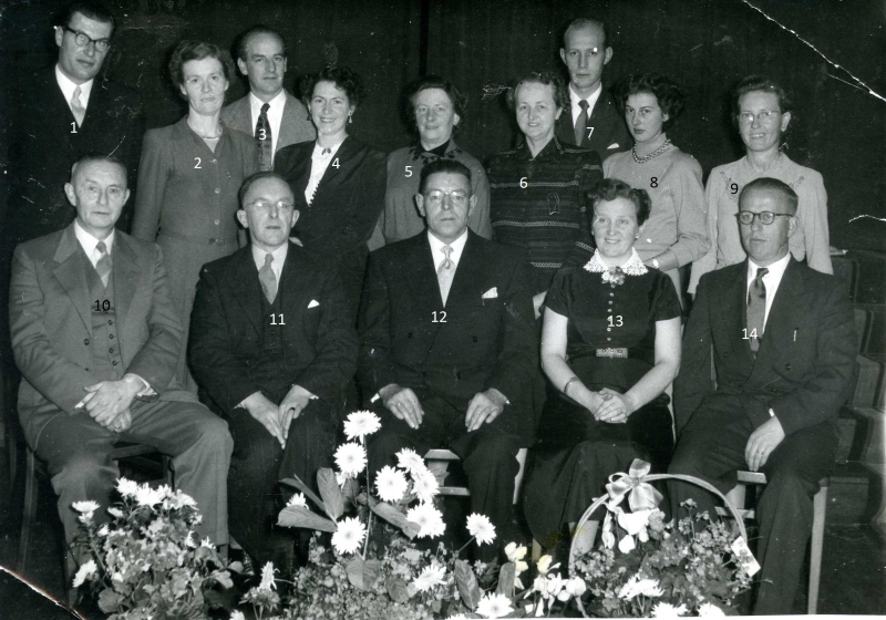 Bekijk detail van "Bestuur toneelvereniging Rederijkerskamer Tollens bestaat 70 jaar, 1949"