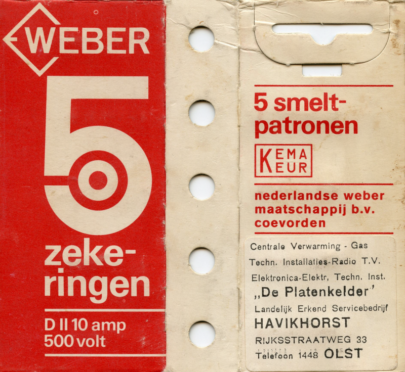 Bekijk detail van "Doosje voor zekeringen met sticker: De Platenkelder/Havikhorst, 1972"