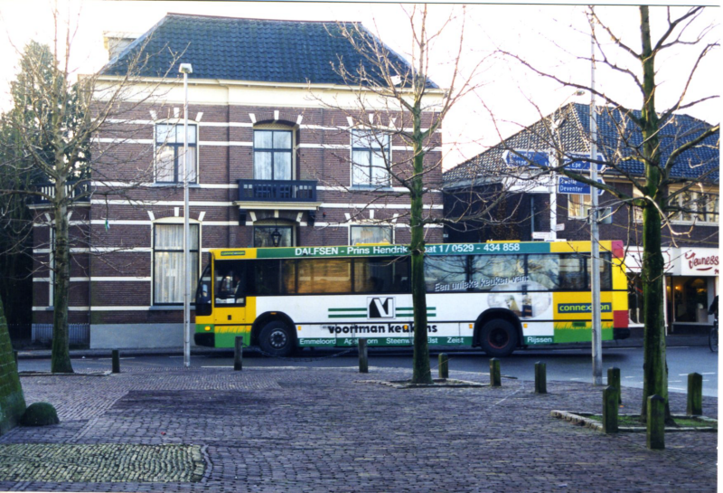 Bekijk detail van "Busdienst op het Kerkplein te Olst, 1999"