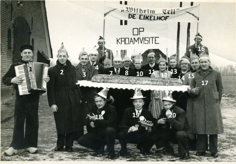 Bekijk detail van "Schietvereniging Wilhelm Tell op kraomvisite, 1953"