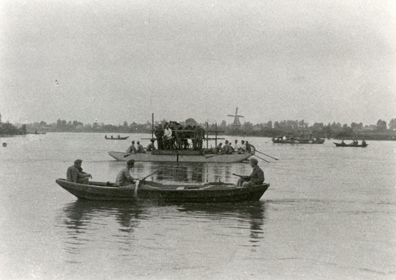 Bekijk detail van "Mobilisatieoefening aan en over de IJssel, september 1939?"
