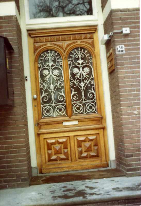 Bekijk detail van "Detail-foto van voordeur A. Geertsstraat 56"