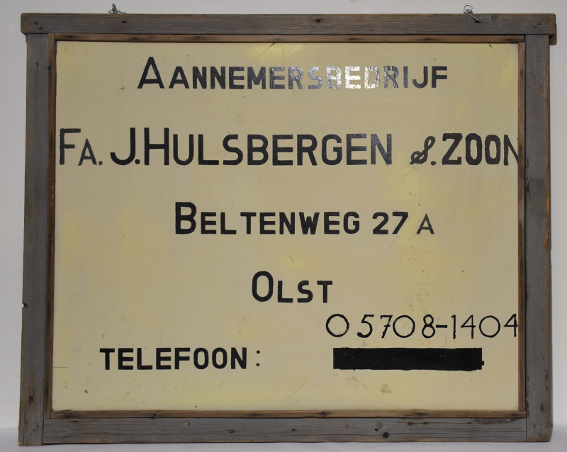 Bekijk detail van "Houten reclamebord: Aannemersbedrijf Fa. J. Hulsbergen & Zoon"