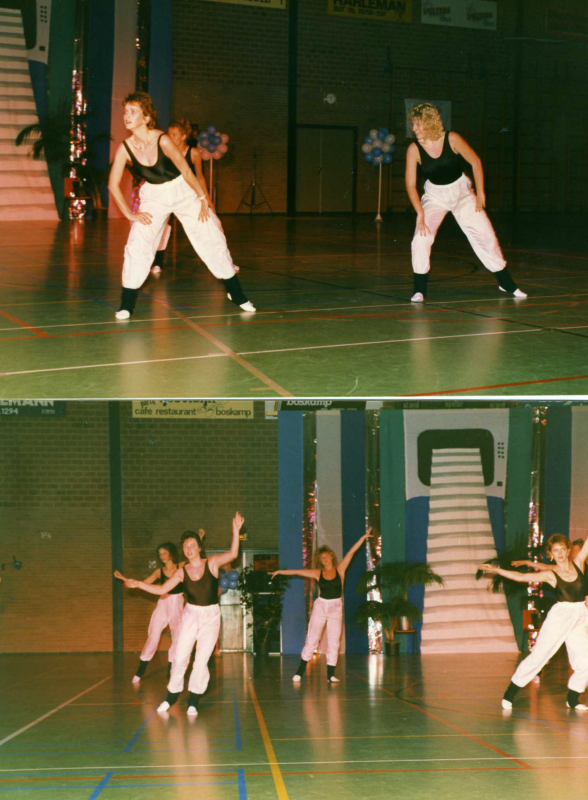 Bekijk detail van "Uitvoering Gymnastiekvereniging D.E.S. in sporthal De Hooiberg, 1988"