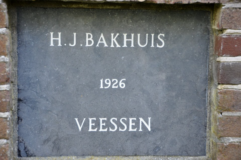 Bekijk detail van "Gedenkplaat H.J. Bakhuis 1926 <span class="highlight">Veessen</span>"