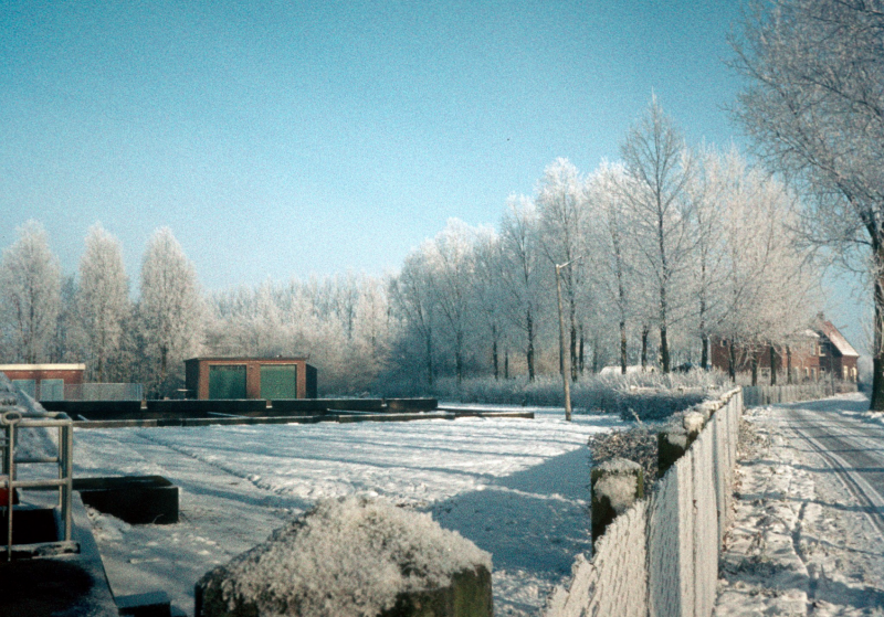 Bekijk detail van "Winters plaatje hoek Rijksstraatweg/Rozenkampsweg"