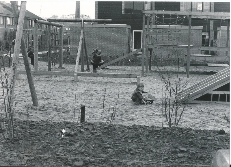 Bekijk detail van "Kinderspeelplaats aan de Huisstede, 1977"