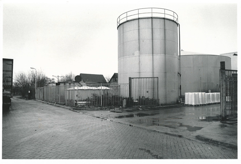 Bekijk detail van "Er moeten maatregelen genomen worden tegen geluidshinder op bedrijventerrein slachterij Salland, 1990"
