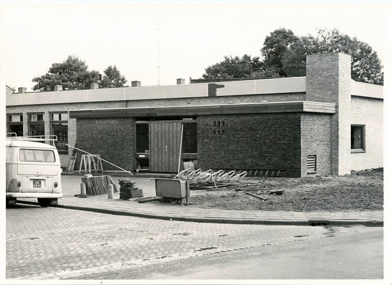 Bekijk detail van "Bibliotheek aan de Waterstorenstraat, 1969"