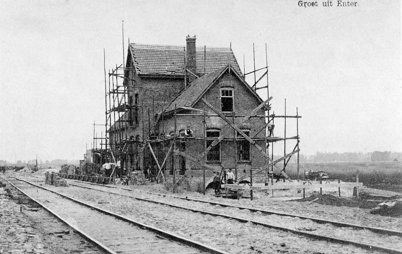 Bekijk detail van "Bouw stationsgebouw in 1910."