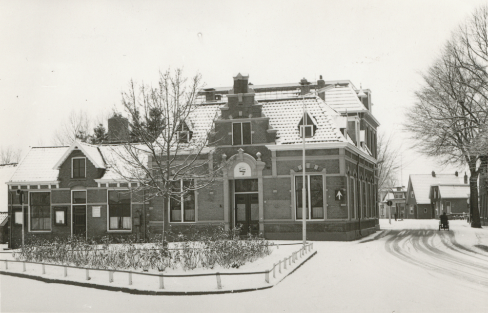 Bekijk detail van "HV05454B: Het Gemeentehuis Ambt <span class="highlight">Hardenberg</span> te Heemse."