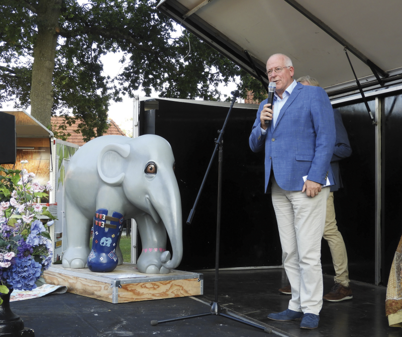 Bekijk detail van "Opening van de openluchttentoonstelling 'Elephant Parade'."