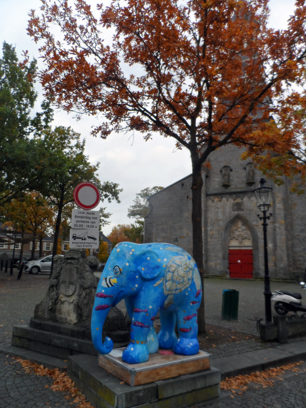 Bekijk detail van "Olifant van de openluchttentoonstelling 'Elephant Parade'."