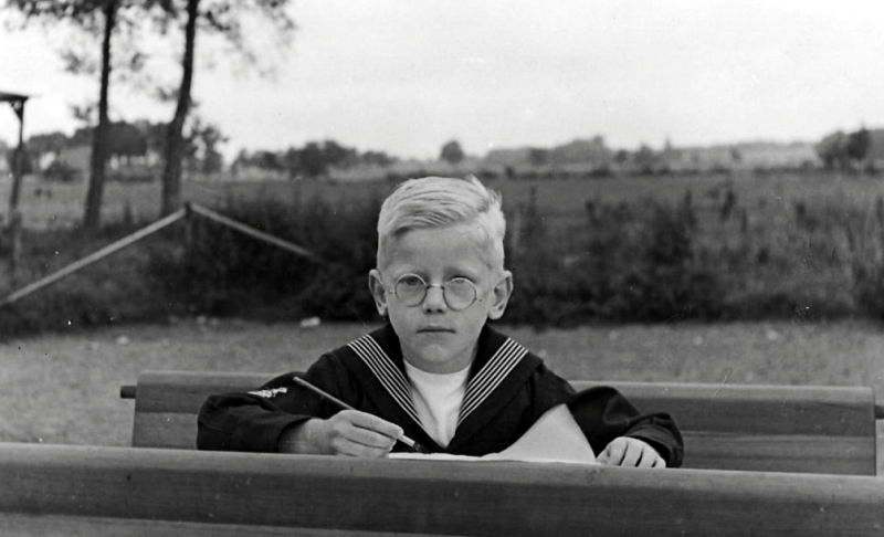 Bekijk detail van "<span class="highlight">Schoolfoto</span> van Bennie Morshuis."