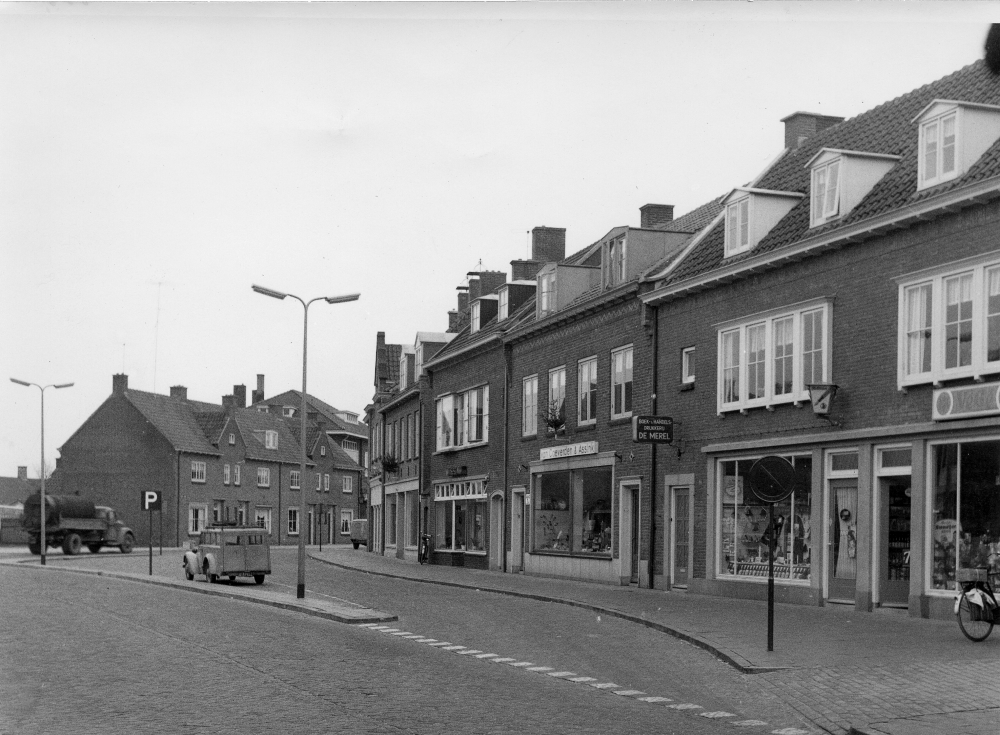 Bekijk detail van "Goor. 1960. Grotestraat West in de Sterbuurt"