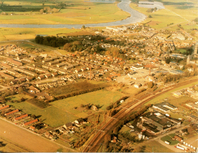 Bekijk detail van "Ansichtkaart: Olst dorp, ca. 1980"