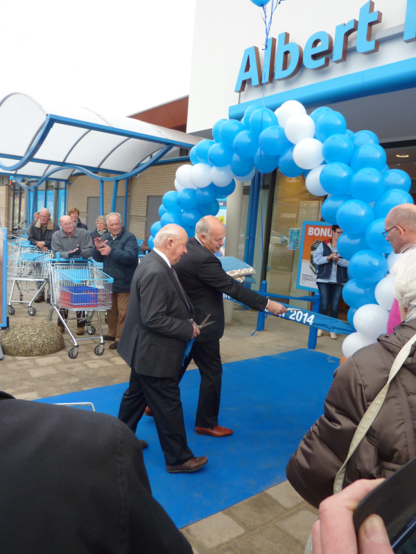 Bekijk detail van "Opening vernieuwde AH supermarkt Grimberg op winkelcentrum de <span class="highlight">Meierij</span>."