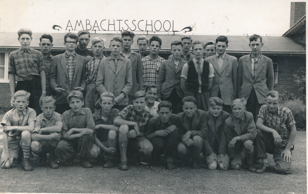 Bekijk detail van "Ambachtsschool"