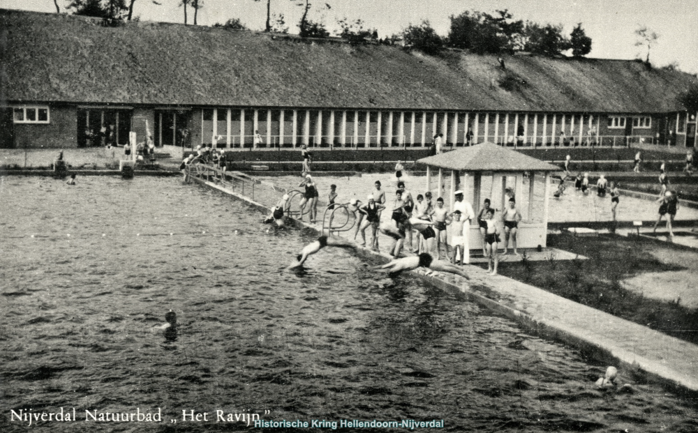 Bekijk detail van "Zwembad Het Ravijn periode 1951-1978"