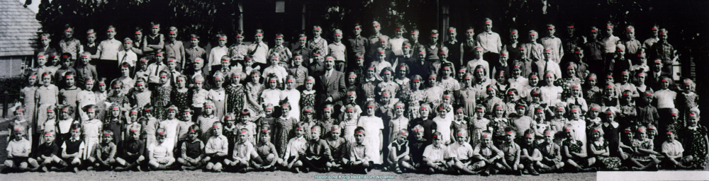 Bekijk detail van "Foto O.L.school Nijverdal 1938"