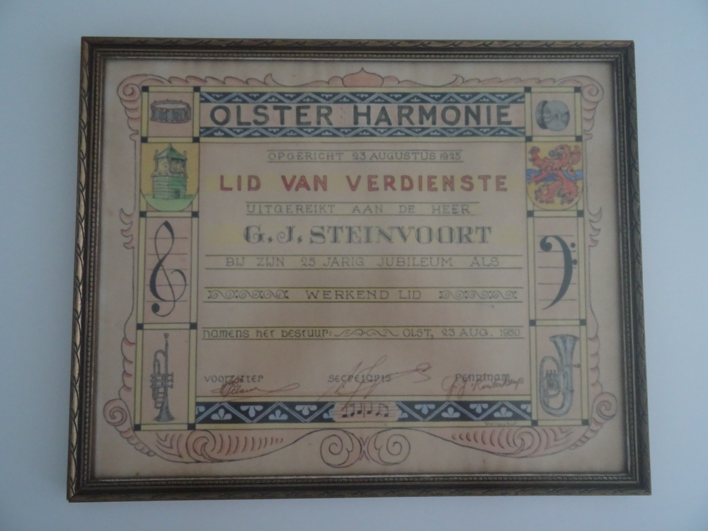 Bekijk detail van "Oorkonde Lid van verdienste Olster Harmonie, 1950"