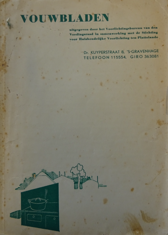 Bekijk detail van "Mapje met vouwbladen uitgegeven door het Voorlichtingsbureau van de Voedingsraad in samenwerking met de Stichting voor Huishoudelijke Voorlichting ten Plattelande, 1943 - 1946"